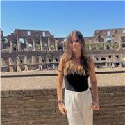 Estudiante de educación primaria en la universidad de murcia, he desempeñado clases  con alumnos de primaria y secundaria